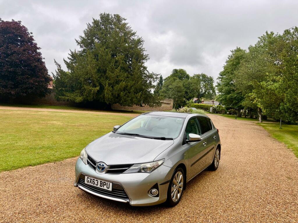 Toyota Auris Excel Grey