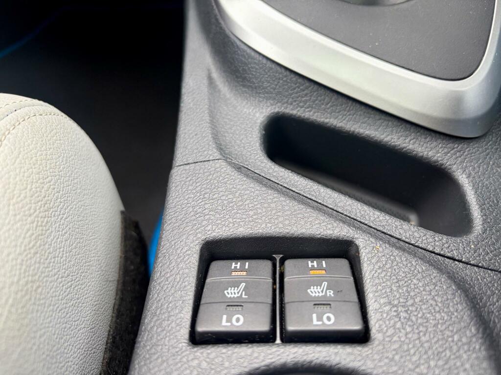 Toyota Auris Hatchback Silver #69