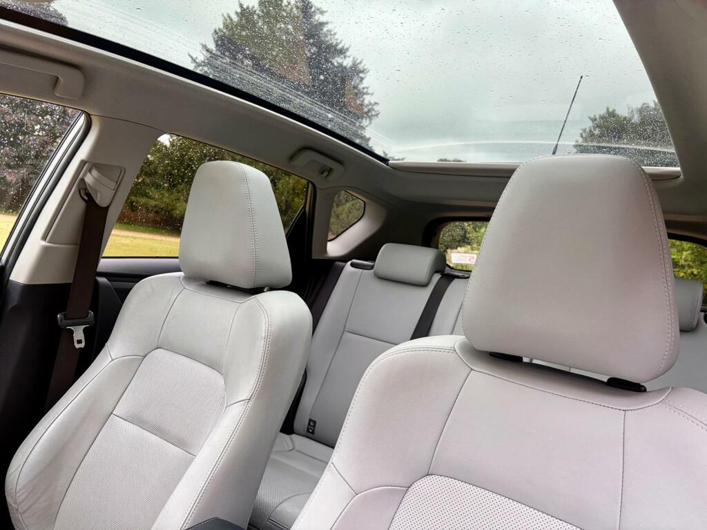 Toyota Auris Hatchback Silver #47