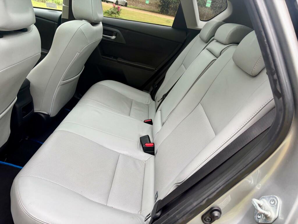 Toyota Auris Hatchback Silver #48