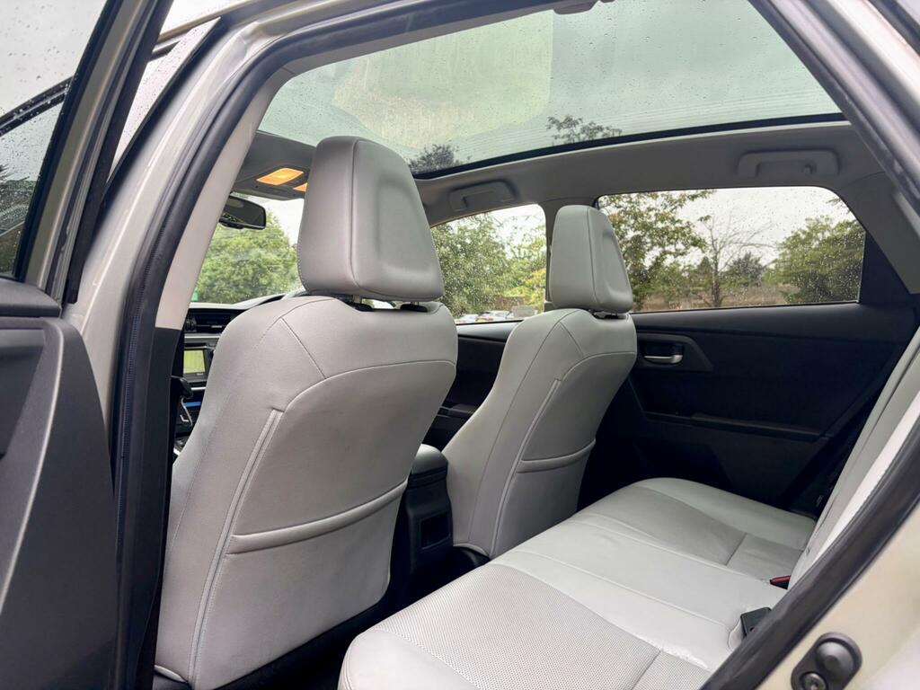 Toyota Auris Hatchback Silver #10