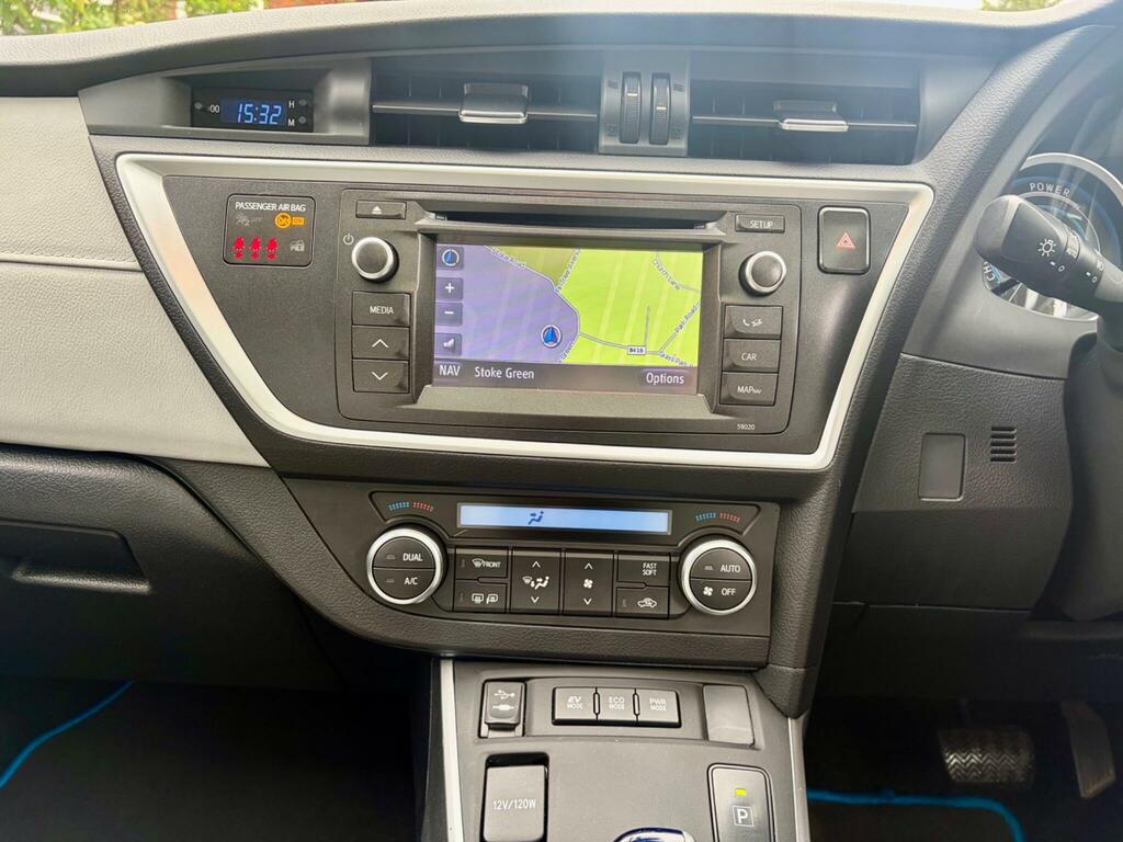 Toyota Auris Hatchback Silver #61