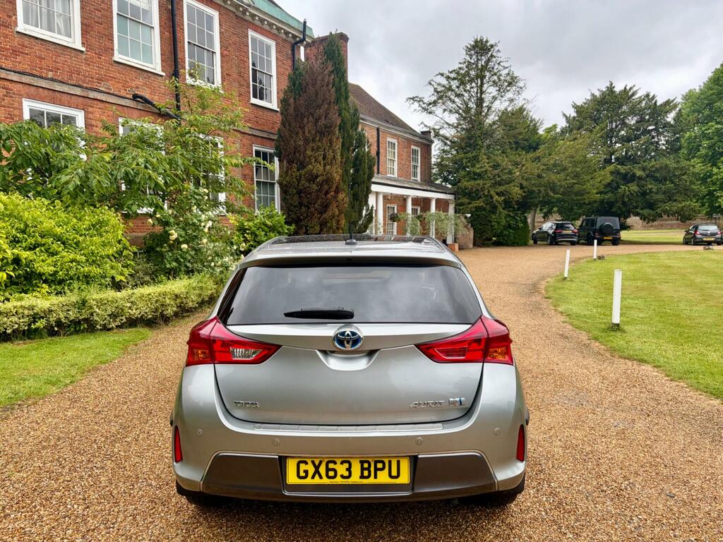 Toyota Auris Hatchback Silver #33