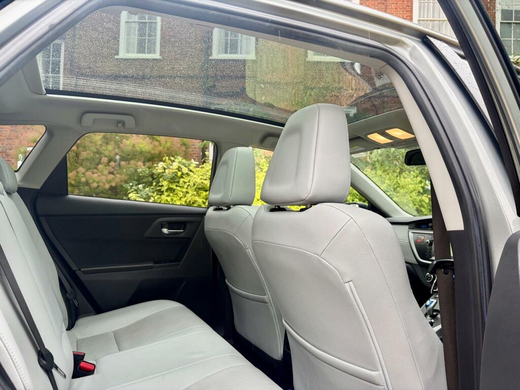Toyota Auris Hatchback Silver #57