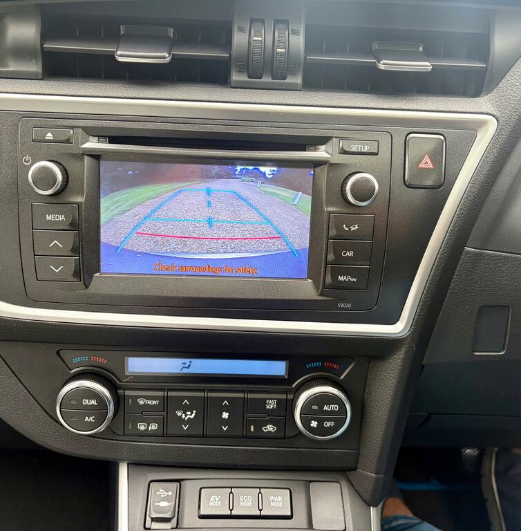 Toyota Auris Hatchback Silver #7