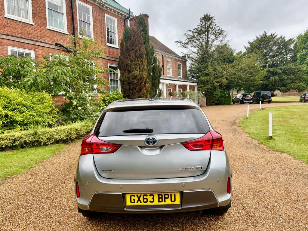 Toyota Auris Hatchback Silver #30