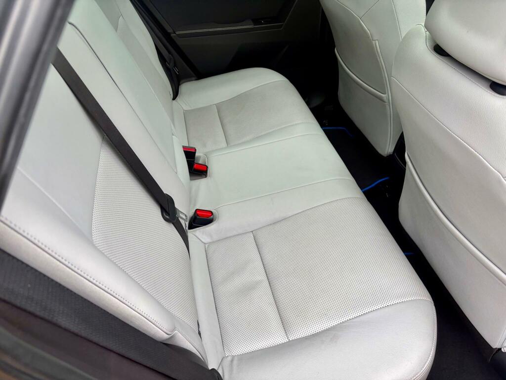 Toyota Auris Hatchback Silver #58