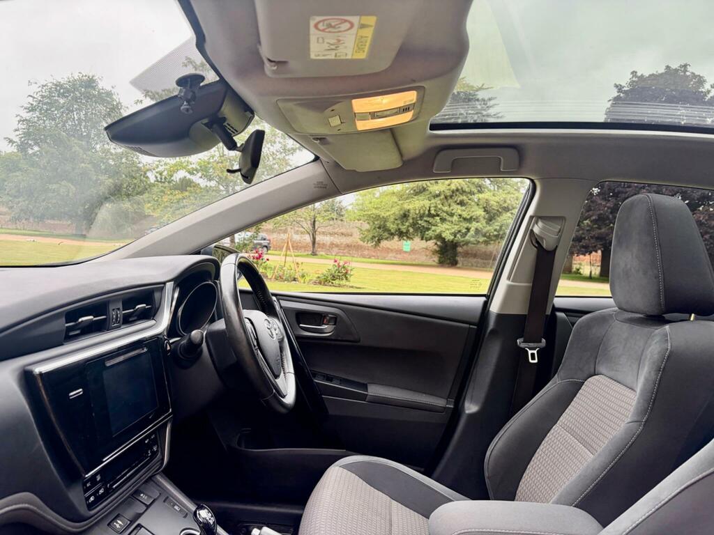 Toyota Auris Active Silver #37