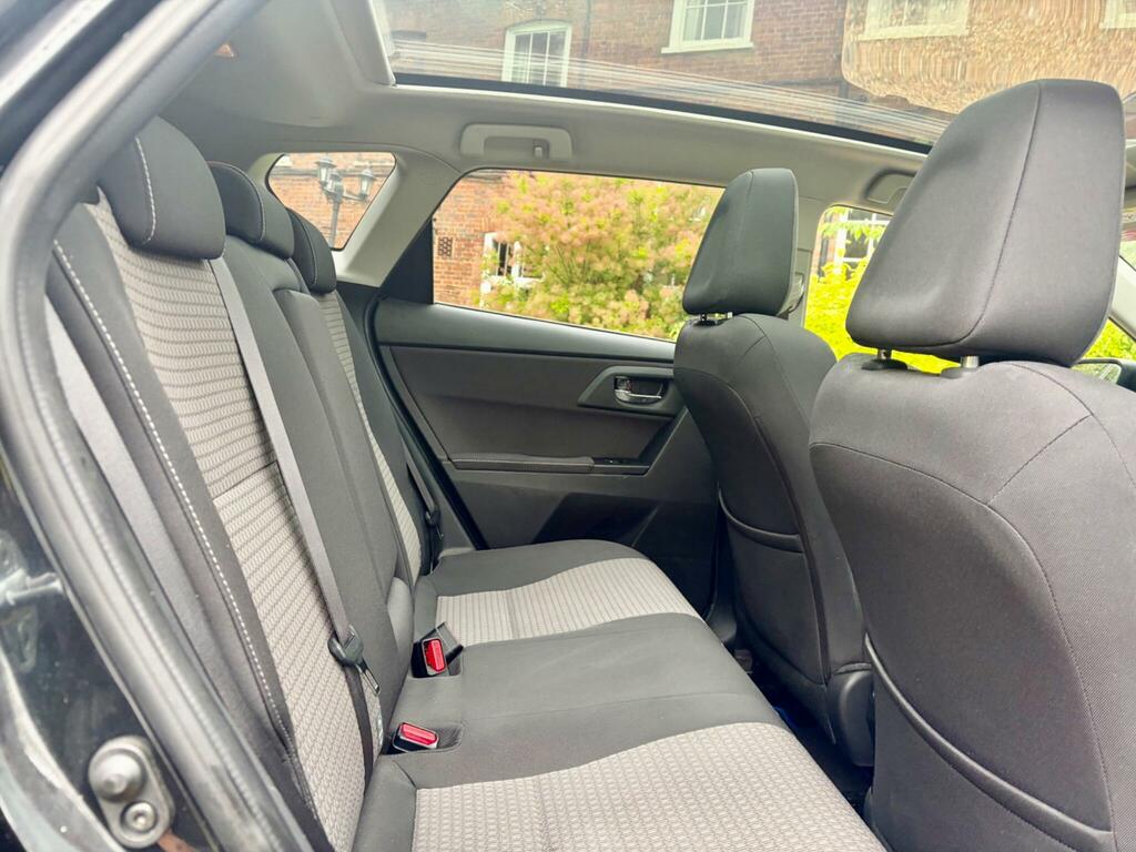 Toyota Auris Active Silver #9