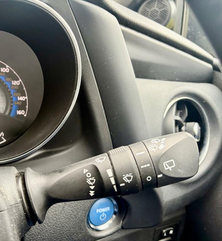 Toyota Auris Active Silver #59