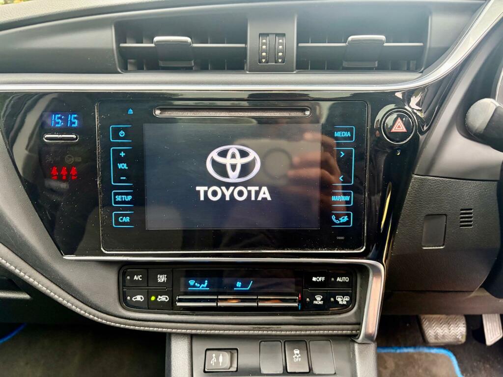 Toyota Auris Design Black #5