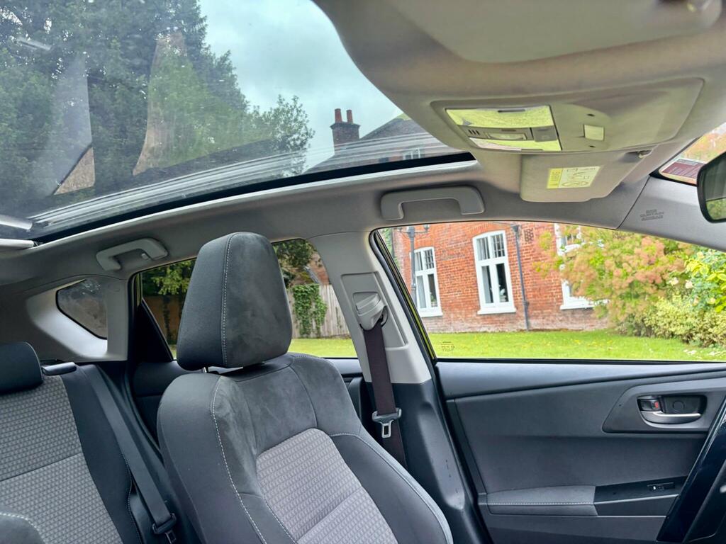 Toyota Auris Active Silver #52