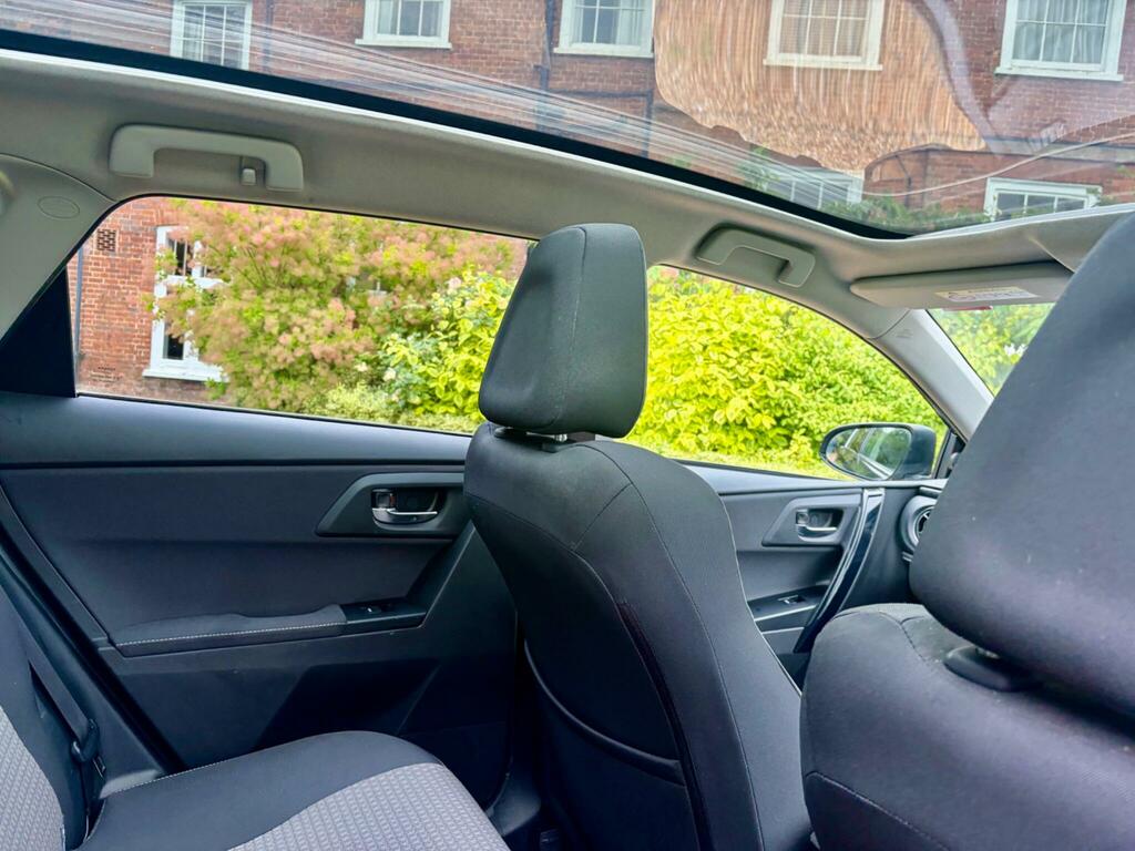Toyota Auris Active Silver #12