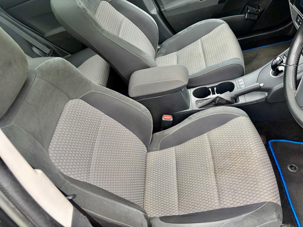 Toyota Auris Active Silver #8