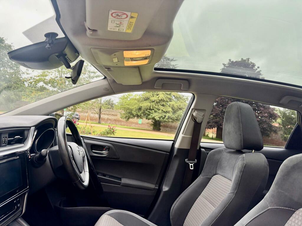 Toyota Auris Active Silver #39