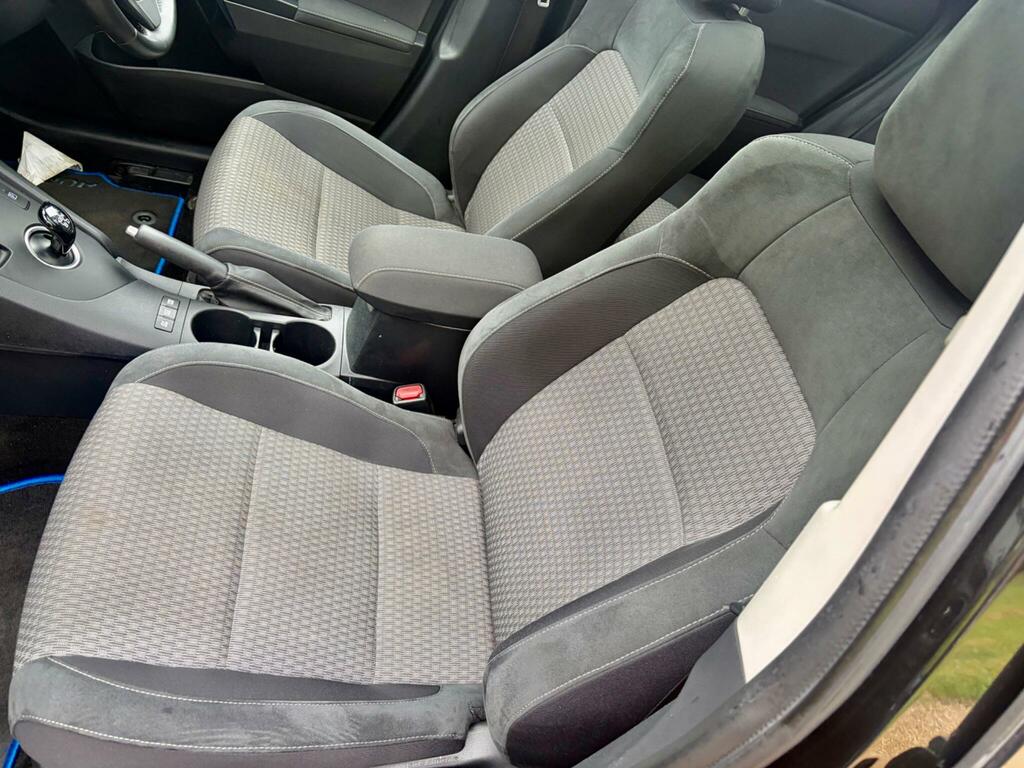 Toyota Auris Active Silver #33