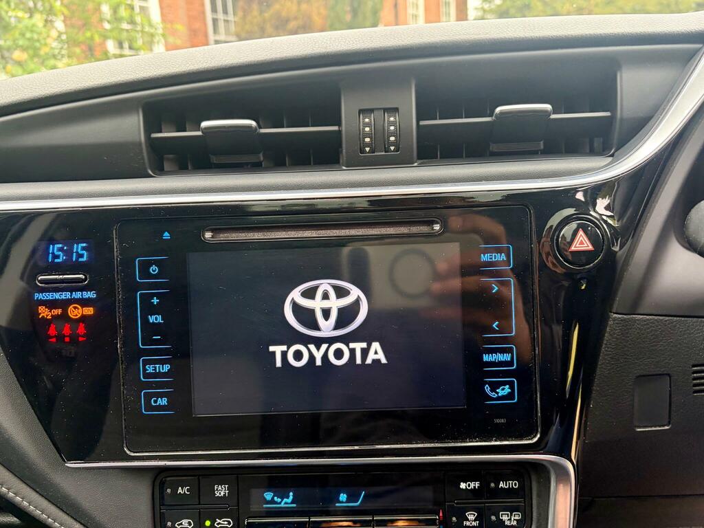 Toyota Auris Active Silver #46