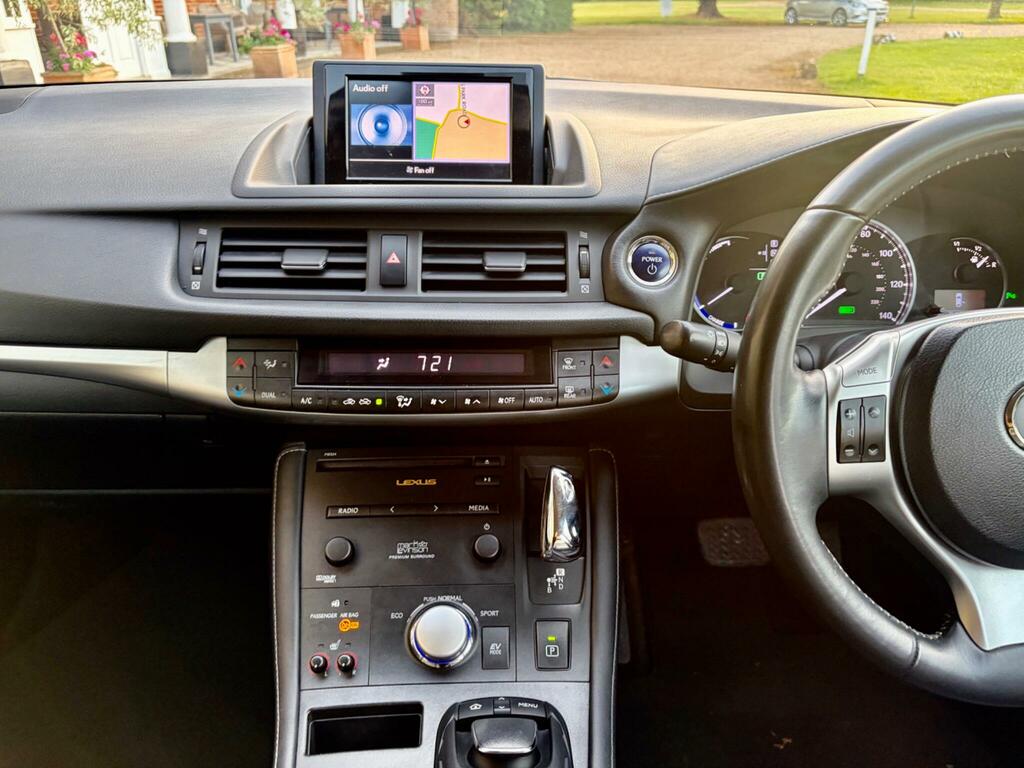 Lexus CT Premier White #6