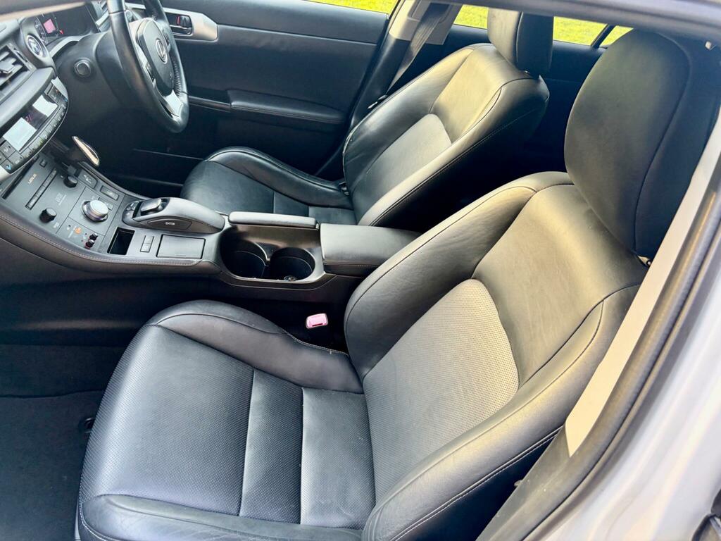 Lexus CT Premier White #4
