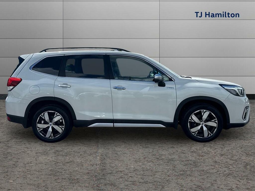 Subaru Forester 2.0I E-boxer Xe Premium Lineartronic White #4