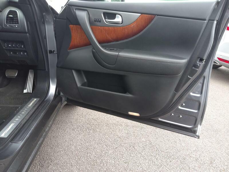 Infiniti QX70 Ultimate D Black #23