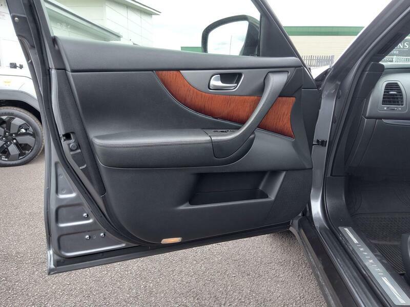 Infiniti QX70 Ultimate D Black #24