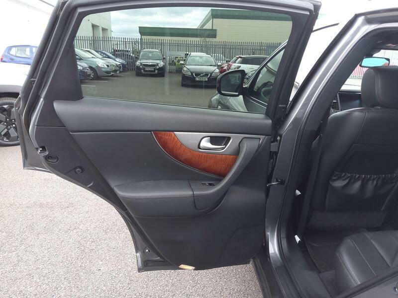 Infiniti QX70 Ultimate D Black #26