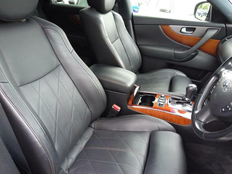 Infiniti QX70 Ultimate D Black #11