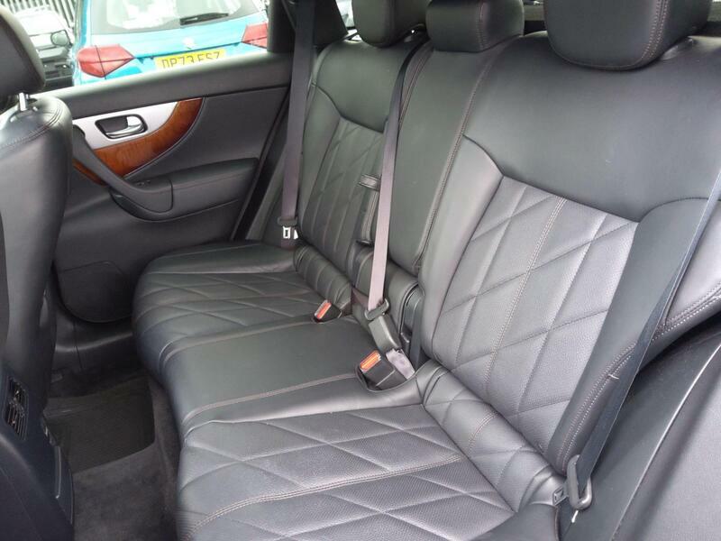 Infiniti QX70 Ultimate D Black #14