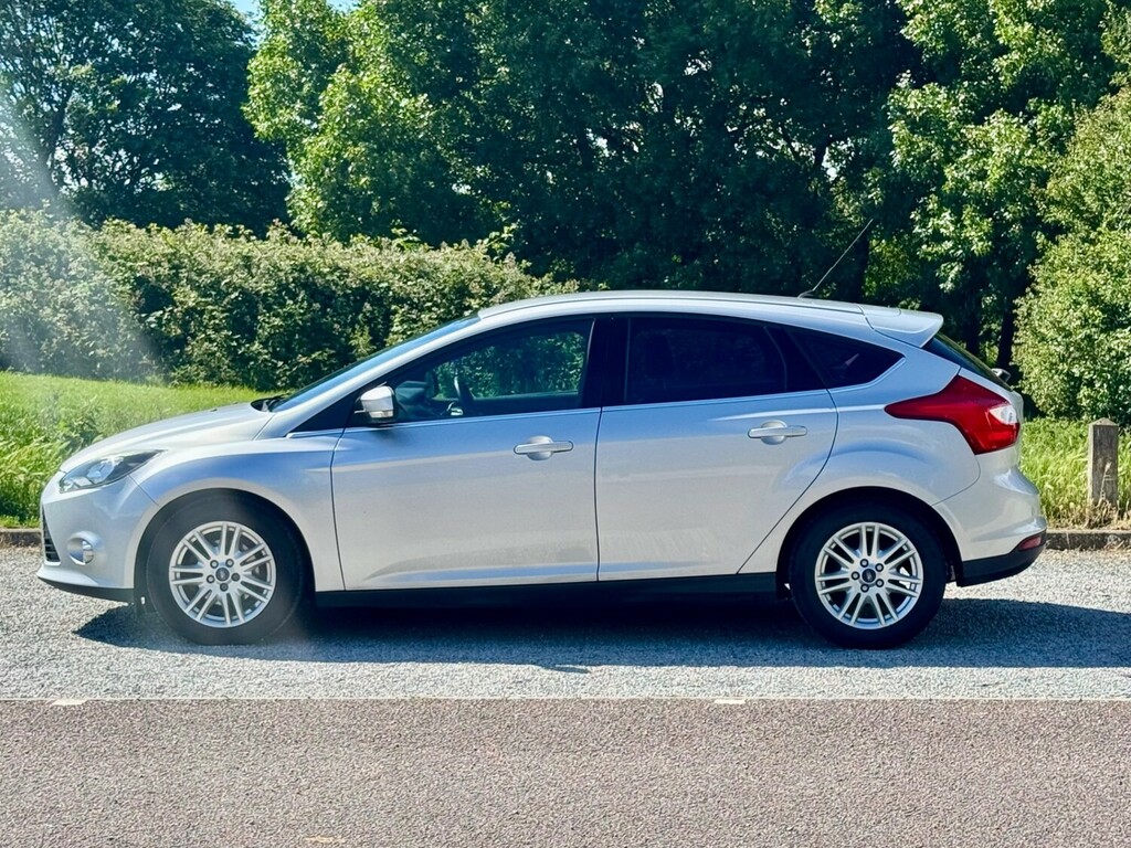 Ford Focus 1.0T Ecoboost Titanium Hatchback Black #8
