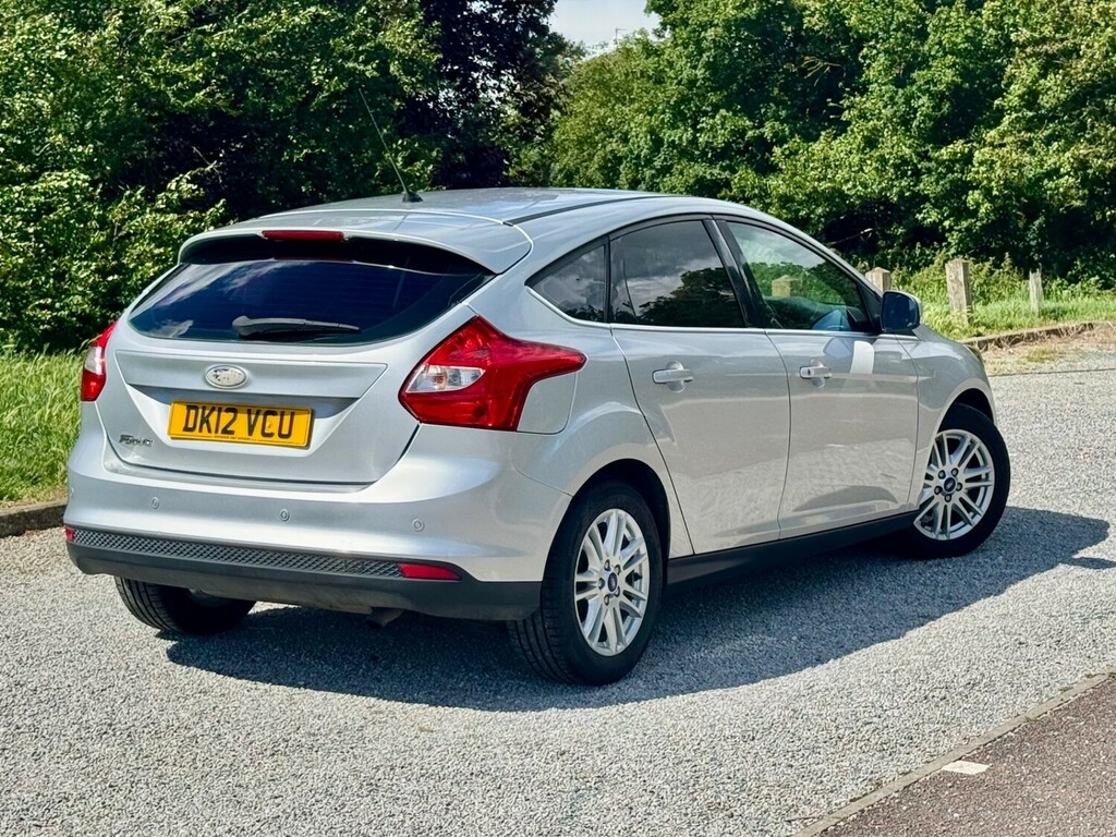 Ford Focus 1.0T Ecoboost Titanium Hatchback Black #2