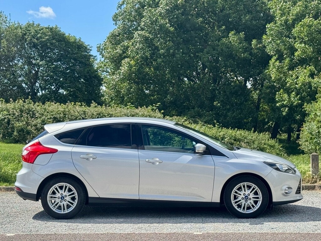 Ford Focus 1.0T Ecoboost Titanium Hatchback Black #7