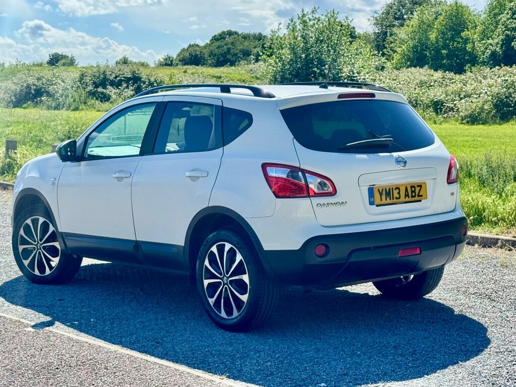 Nissan Qashqai 1.6 117 360 Hatchback YM13ABZ White #3