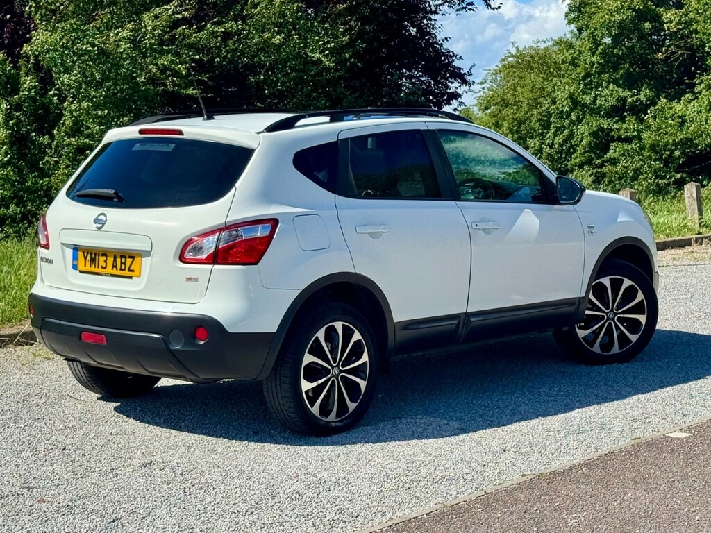 Nissan Qashqai 1.6 117 360 Hatchback YM13ABZ White #2