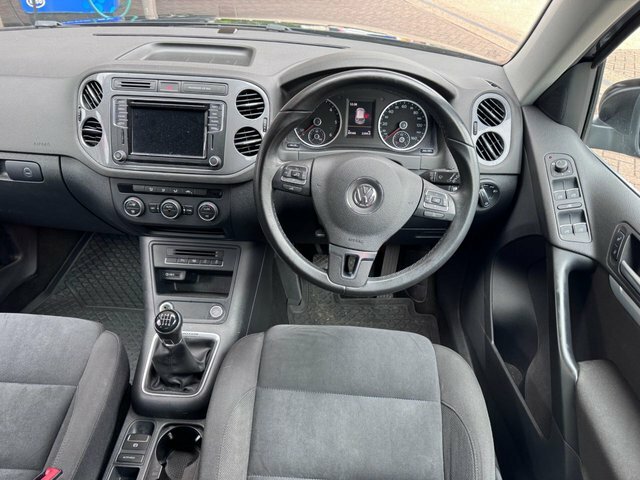 Volkswagen Tiguan 2016 2.0 Tdi Bluemotion Tech Match Edition Suv HF16NNG Black #3