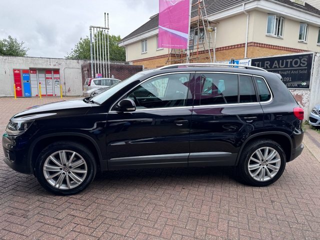 Volkswagen Tiguan 2016 2.0 Tdi Bluemotion Tech Match Edition Suv HF16NNG Black #2
