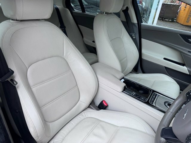 Jaguar XE 2.0 D Black #14