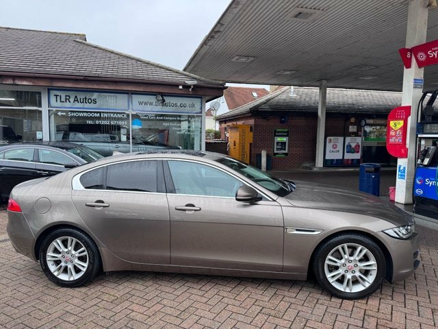 Jaguar XE 2.0 D Black #13
