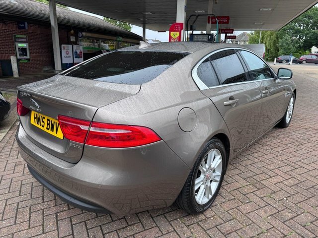 Jaguar XE 2.0 D Black #12