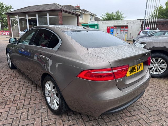 Jaguar XE 2.0 D Black #10