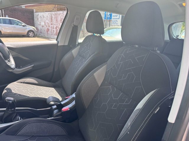 Peugeot 2008 2017 1.2 Puretech Active Suv Eur Grey #5