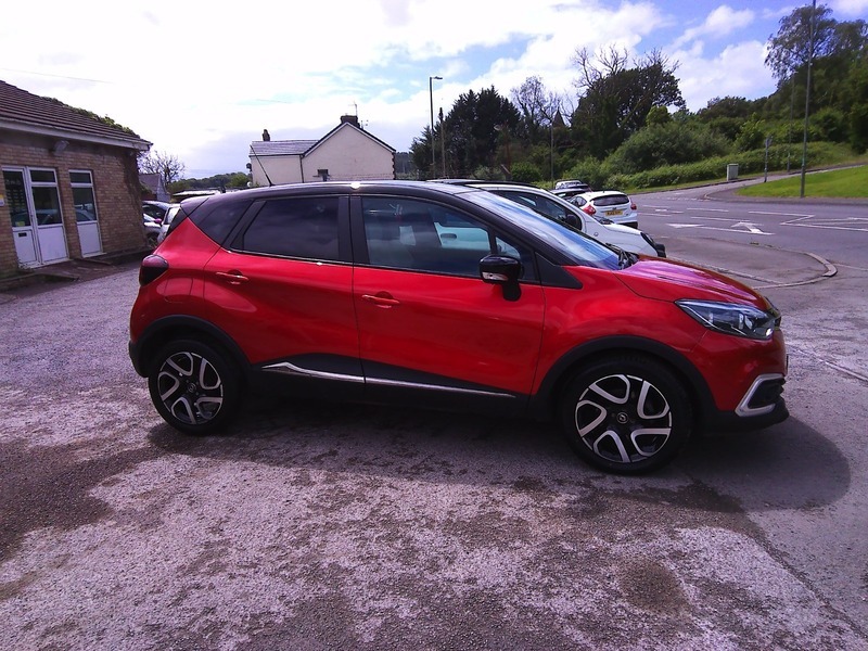 Renault Captur Iconic Dci Red #5