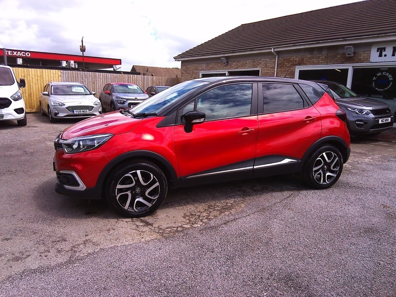 Renault Captur Iconic Dci Red #4