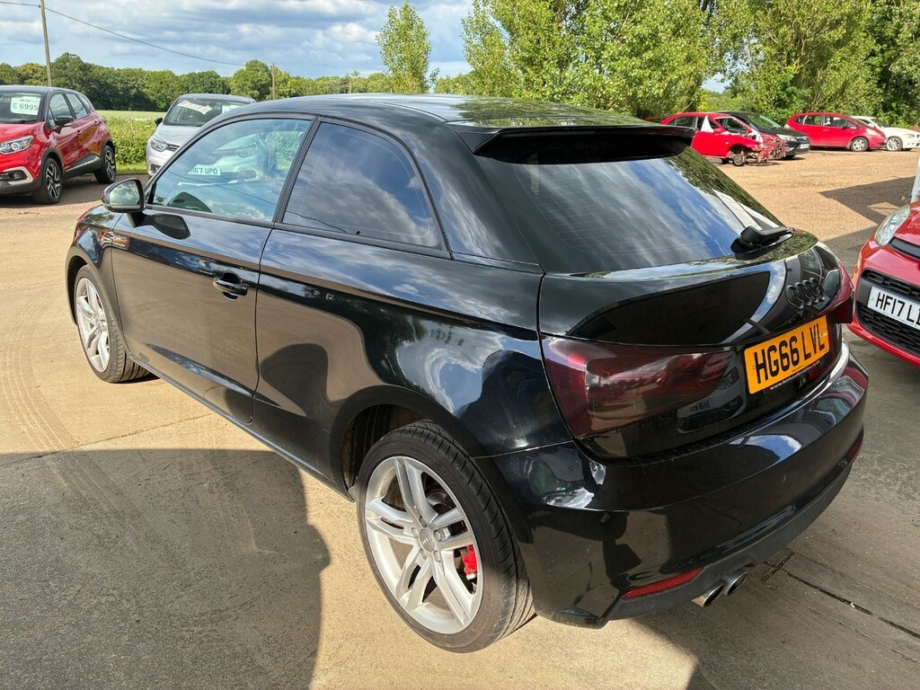Audi A1 1.6L Se Black #4