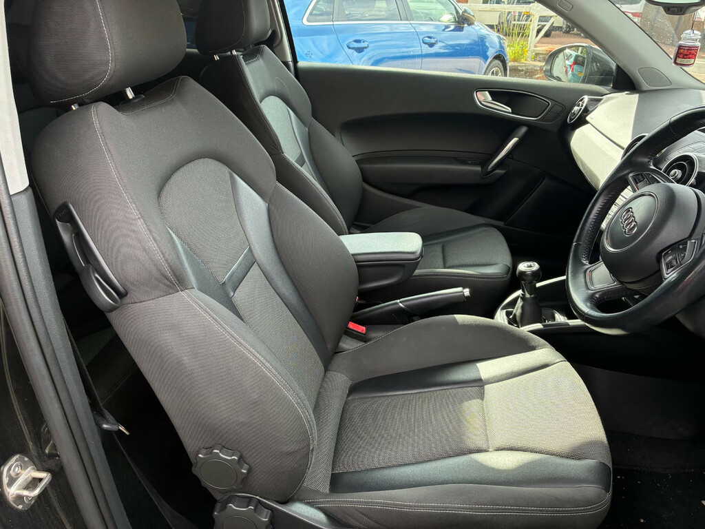 Audi A1 1.6L Se Black #6