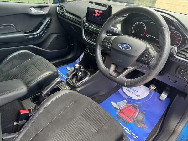 Ford Fiesta Hatchback Silver #1