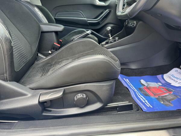 Ford Fiesta Hatchback Silver #45