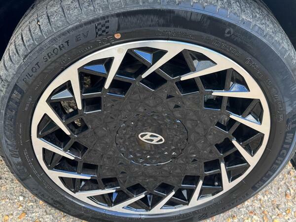 Hyundai Ioniq 5 Hatchback Green #34