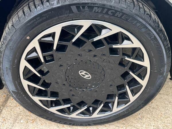 Hyundai Ioniq 5 Hatchback Green #36