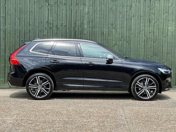 Volvo XC60 Momentum White #13
